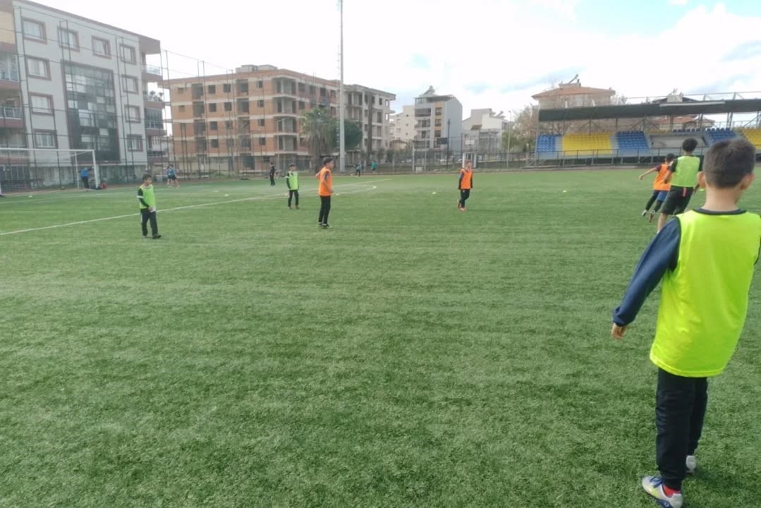 Germencik Belediyesporlu Minikler Tatilde Sahayı Boş Bırakmadı (4)
