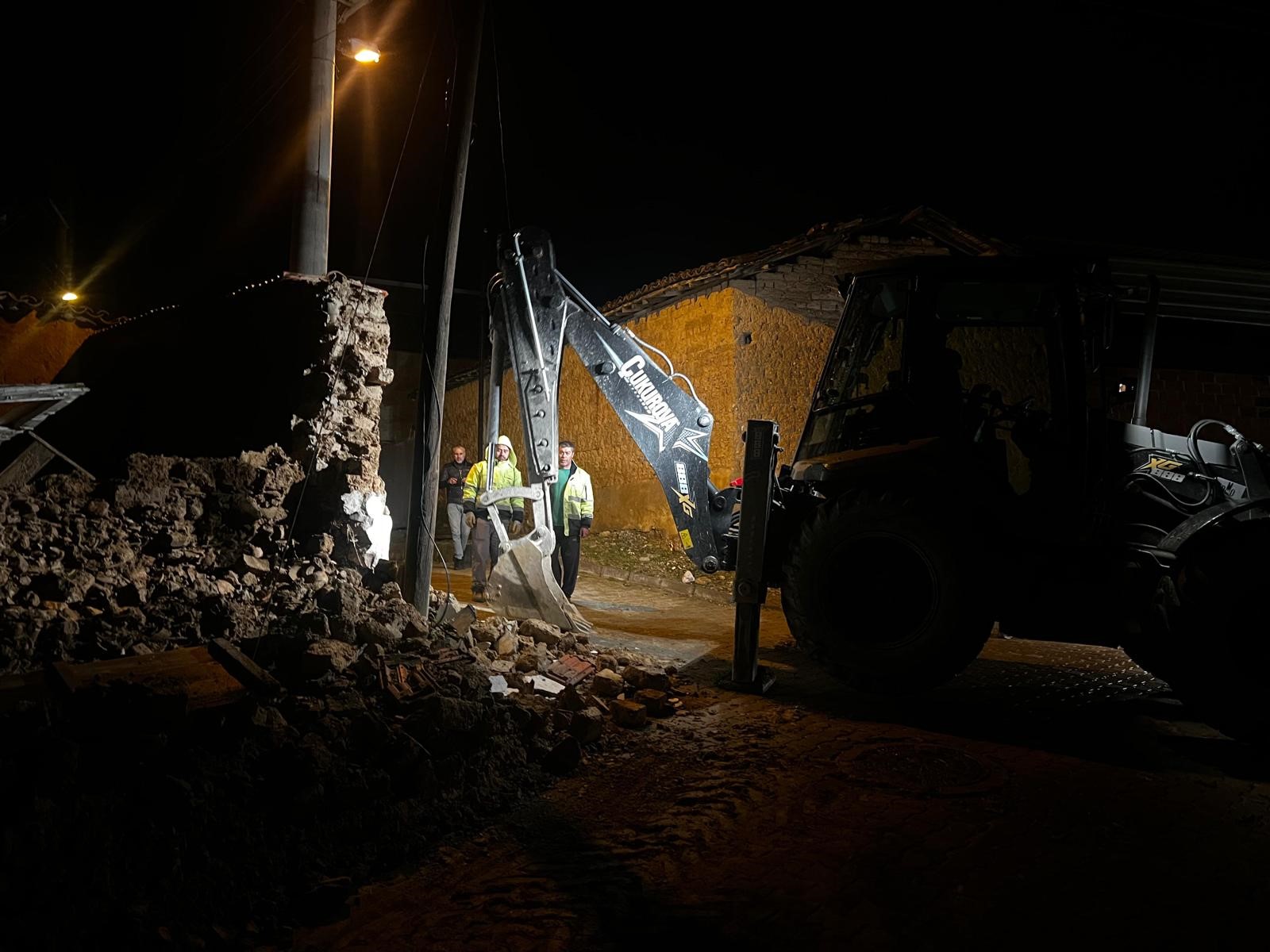 Germencik’te Ağaçlar Devrildi (5)