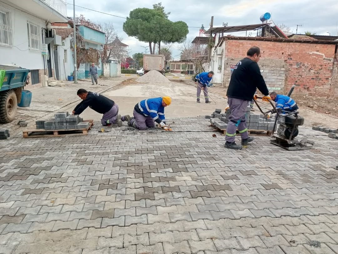 Germencik'te Sabahın Ilk Işıklarıyla Ekipler Sahaya Indi (3)