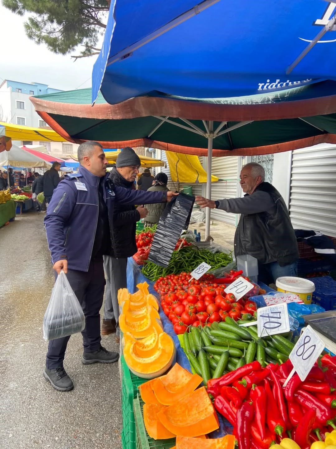 Germencik’te Semt Pazarında Sıkı Denetim (2)