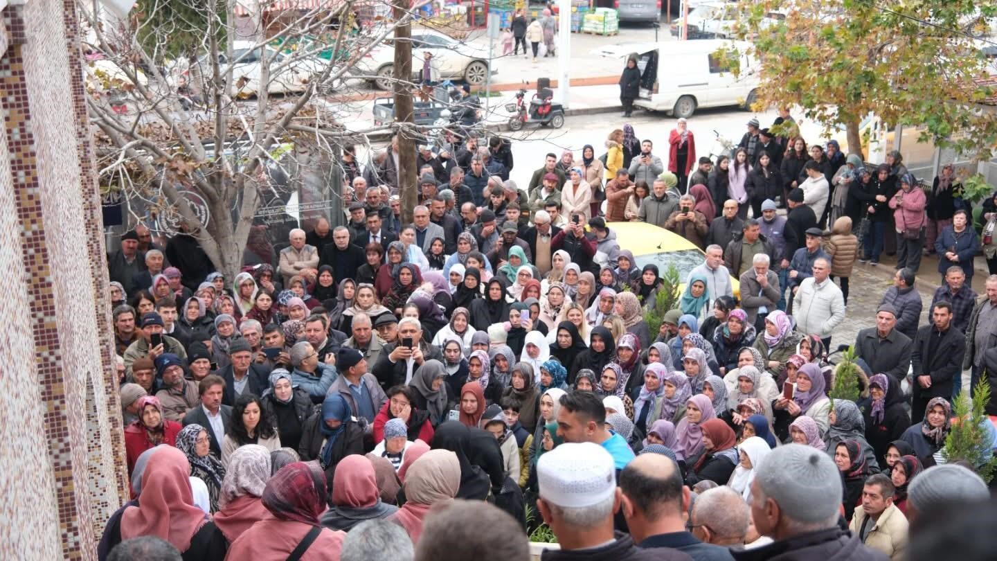 Gözyaşlarıyla Umreye Uğurlandılar (3)