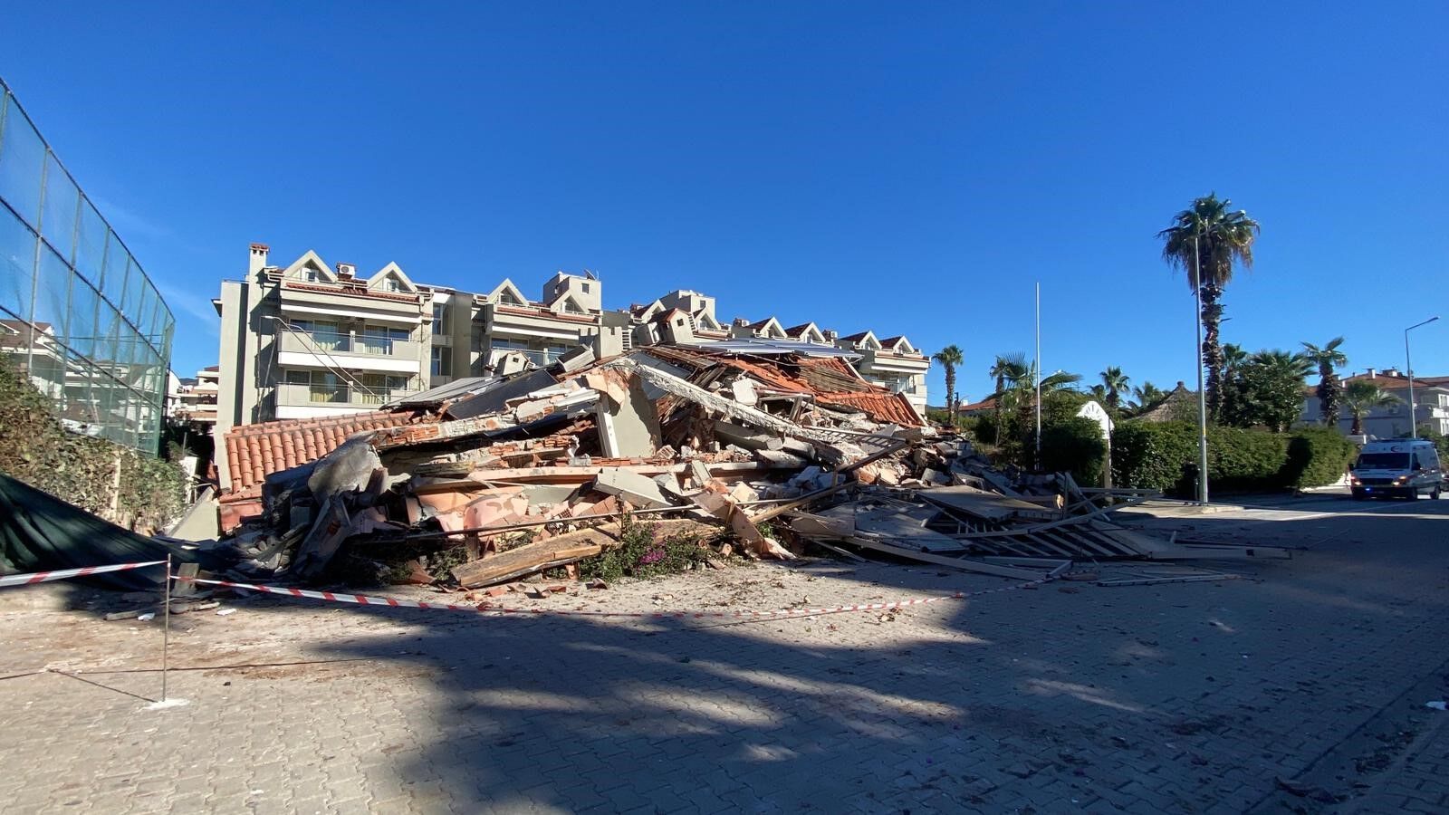 Güçlendirme Yapılan Bina Çöktü (3)