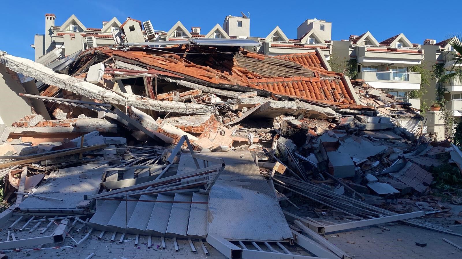 Güçlendirme Yapılan Bina Çöktü (5)