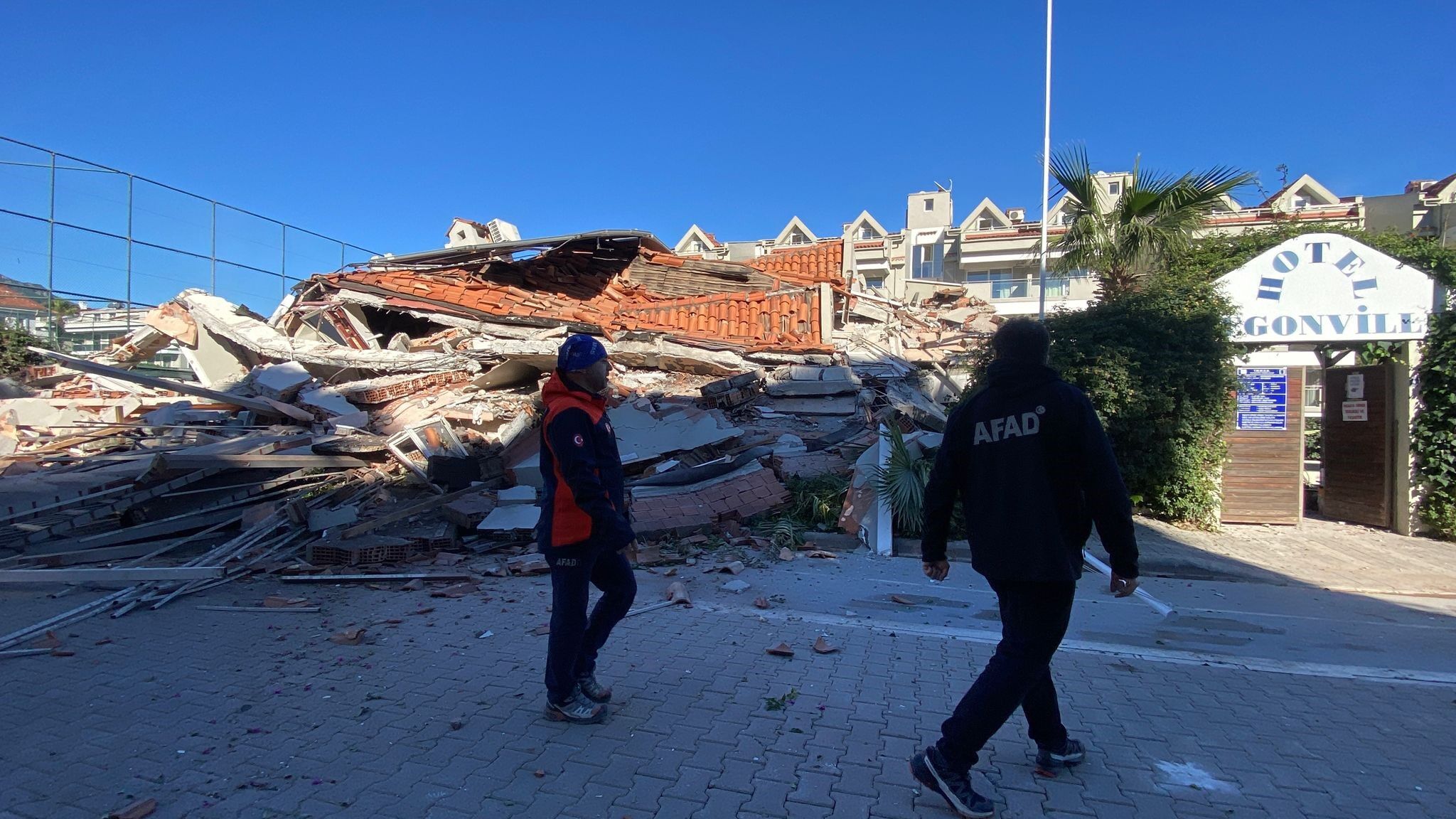 Güçlendirme Yapılan Bina Çöktü (6)