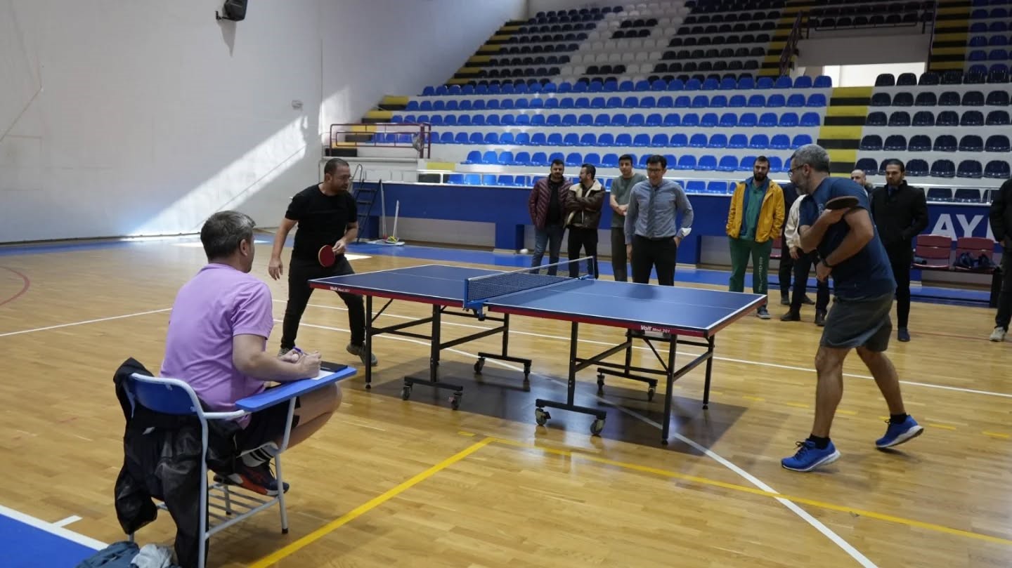 Hastane Personeli Masa Tenisinde Hünerlerini Sergiledi (2)
