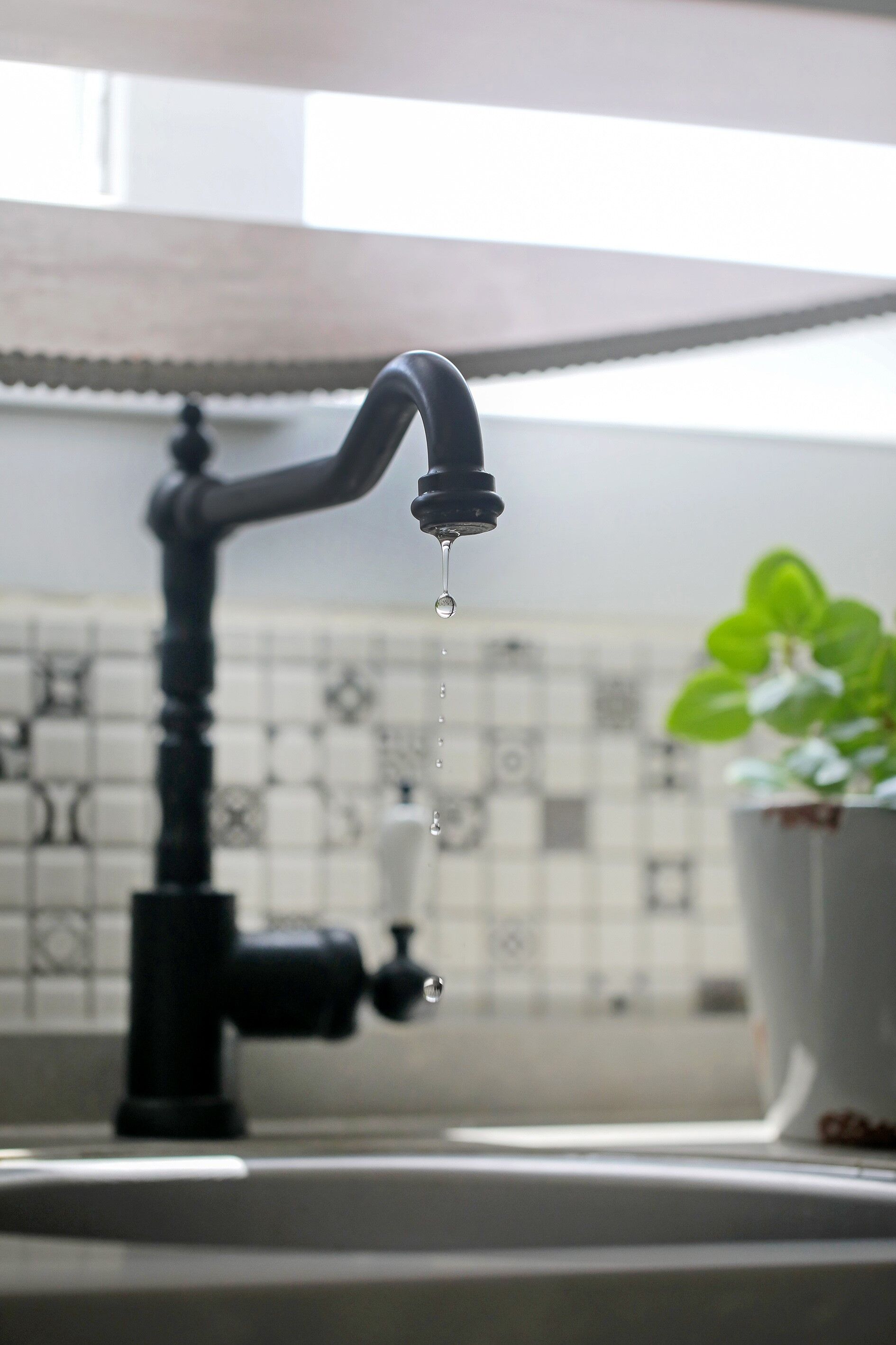 Her Dört Damla Sudan Biri Musluğa Ulaşamadan Kayboluyor (4)