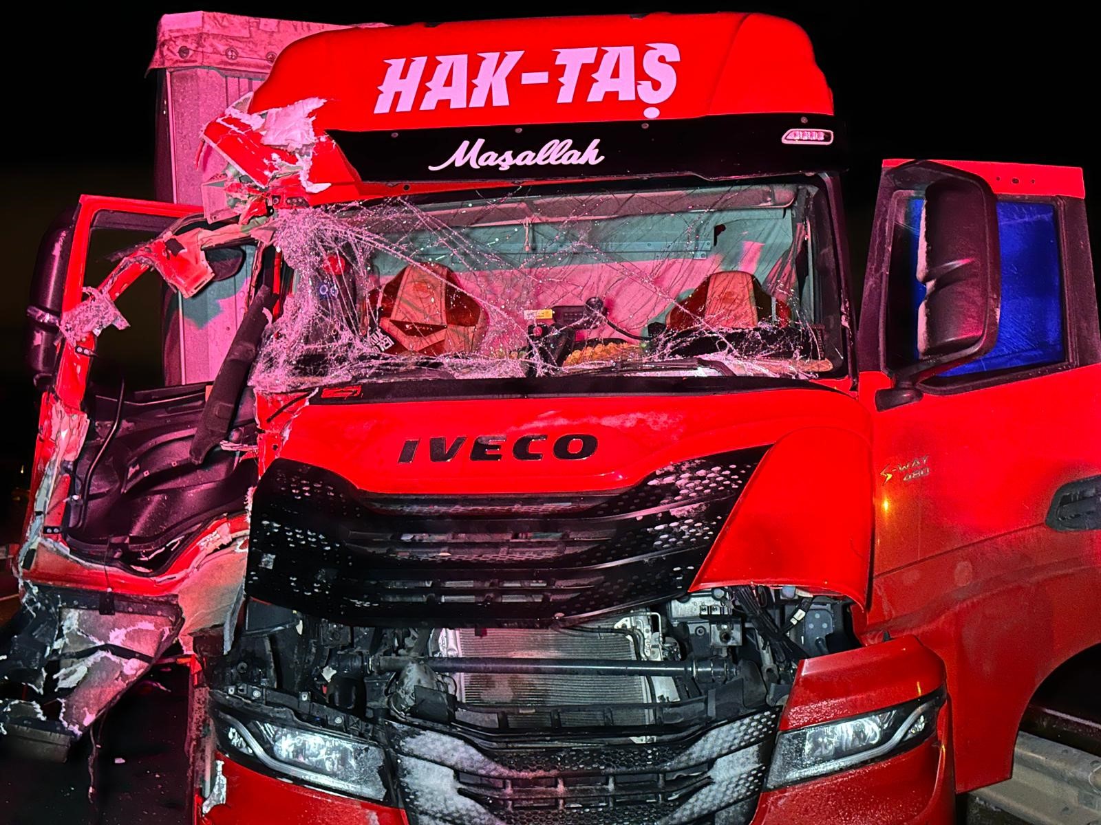 İki Tır Çarpıştı (4)