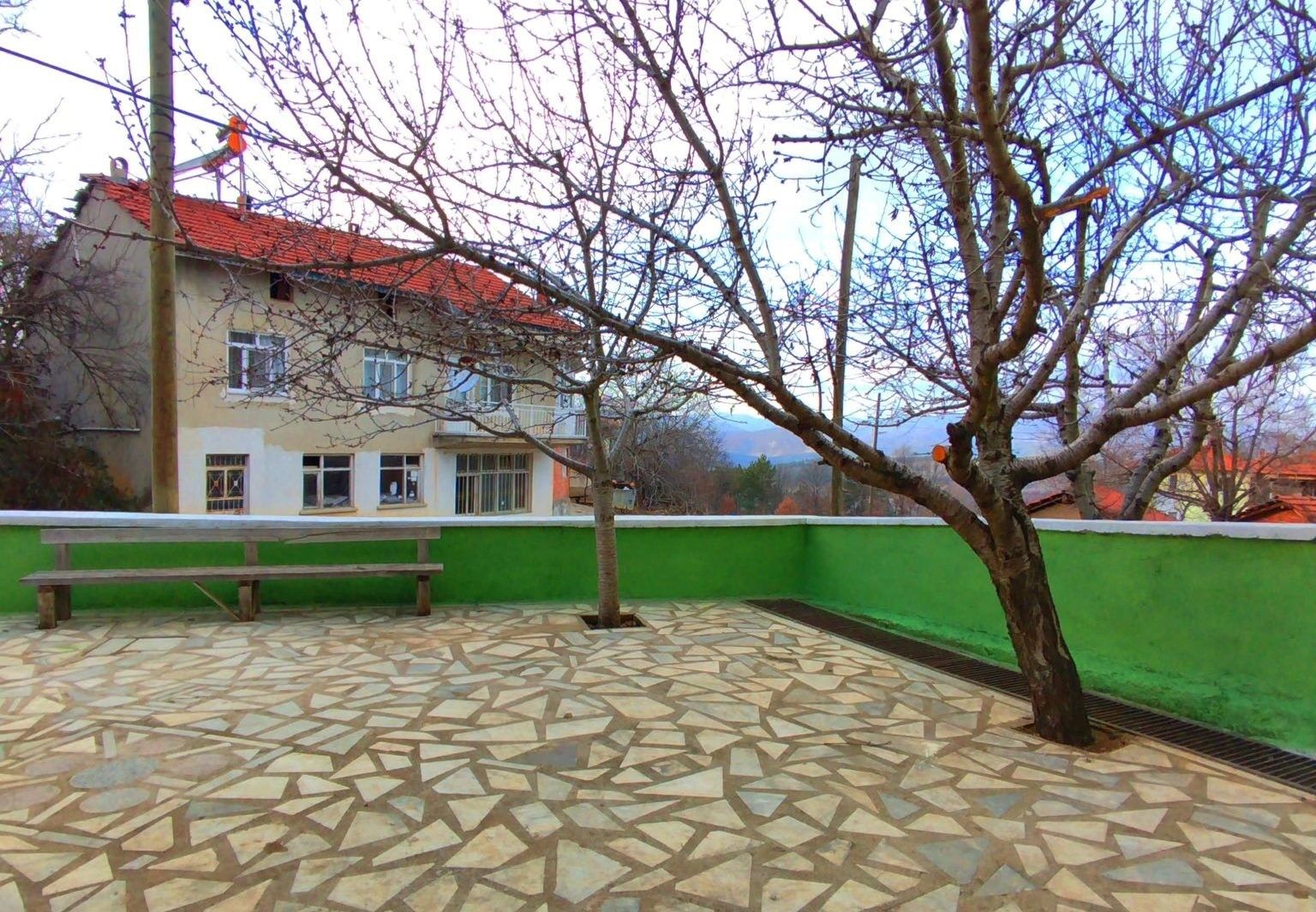 İmam Kendi Imkanlarıyla Duvarları Boyadı (3)