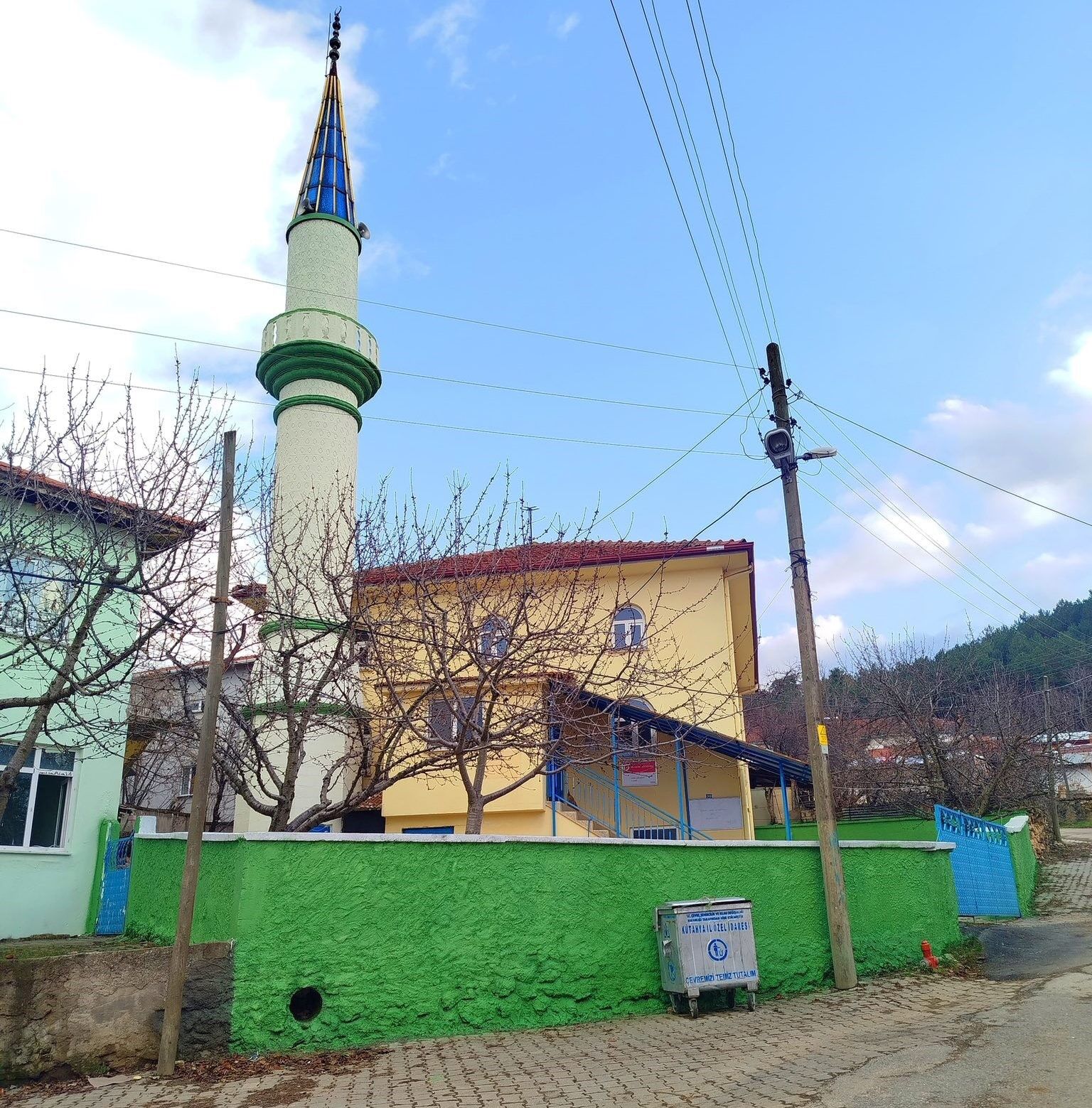 İmam Kendi Imkanlarıyla Duvarları Boyadı (4)