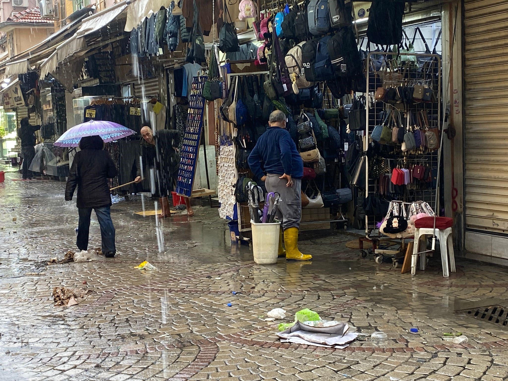İzmir Tarihi Kemeraltı Çarşısı Sular Altında (3)