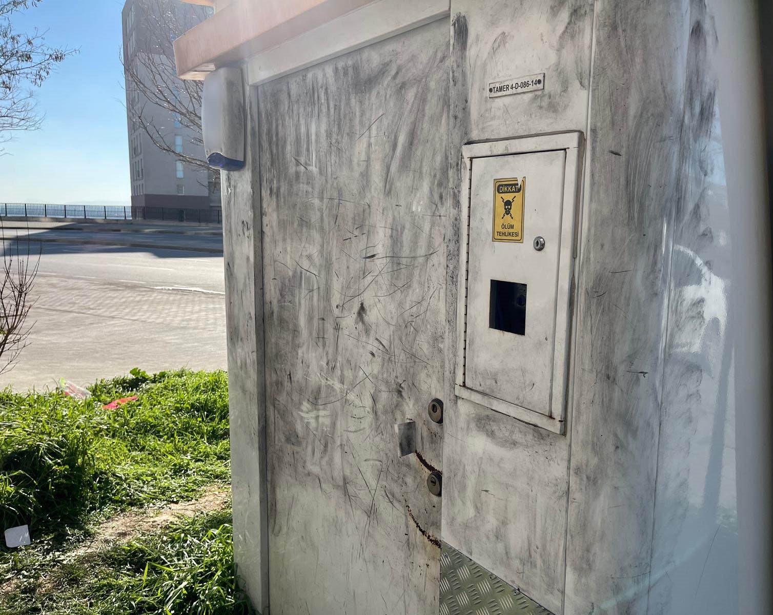 İzmir'in Karabağlar Ilçesinde, Para Nakil Aracına Yönelik Gerçekleştirilen Silahlı Soygun Olayıyla Ilgili Yürütülen Çalışmalarda 6 Şüpheli Gözaltına Alındı (3)