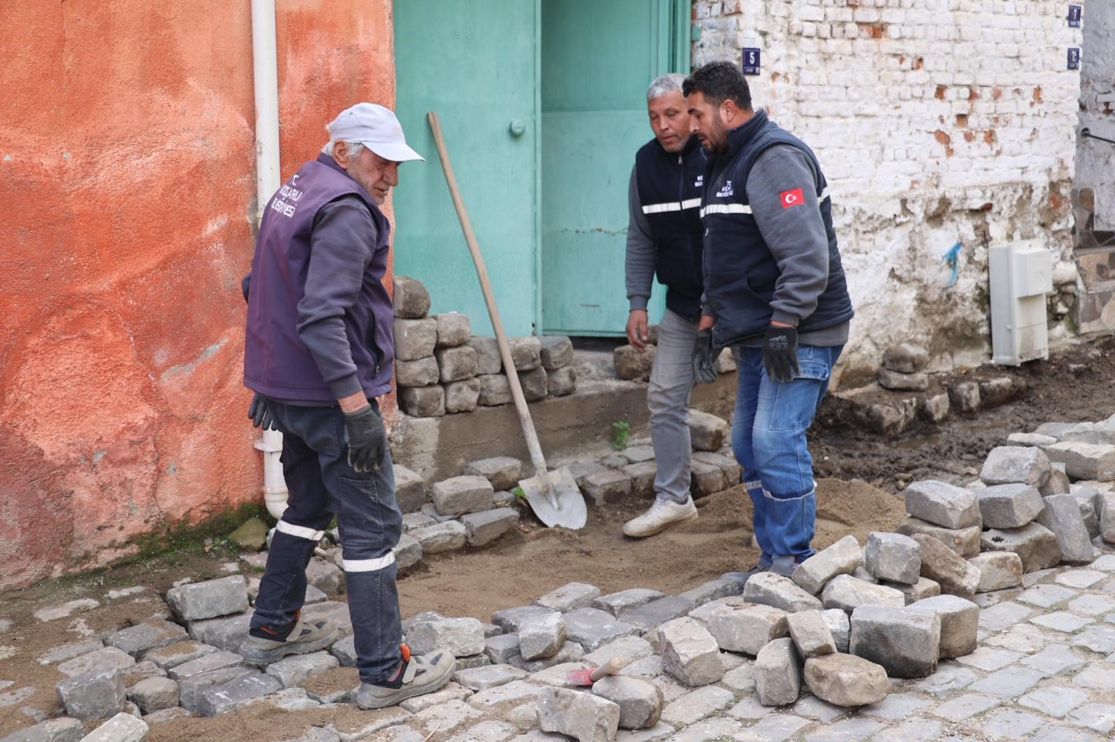 Koçarlı'da Tarihi Kule Sokağında Çalışmalar Başladı (5)