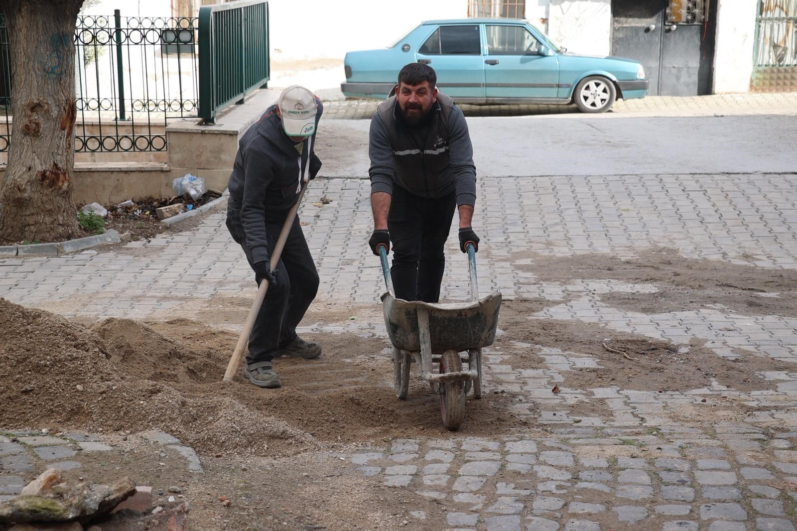 Koçarlı'da Tarihi Kule Sokağında Çalışmalar Başladı (6)