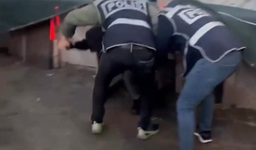 Kümeste Öksürünce Yakalandı (1)