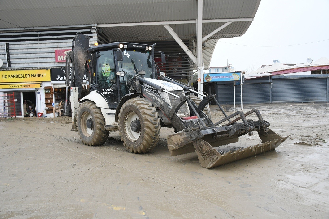 Kuşadası Belediyesi Selin Yaralarını Sarmak Için Saha Çalışmalarını Sürdürüyor (3)