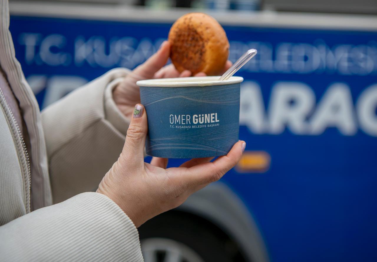 Kuşadası Belediyesi’nin Sıcak Çorba Ikramı Başladı (4)