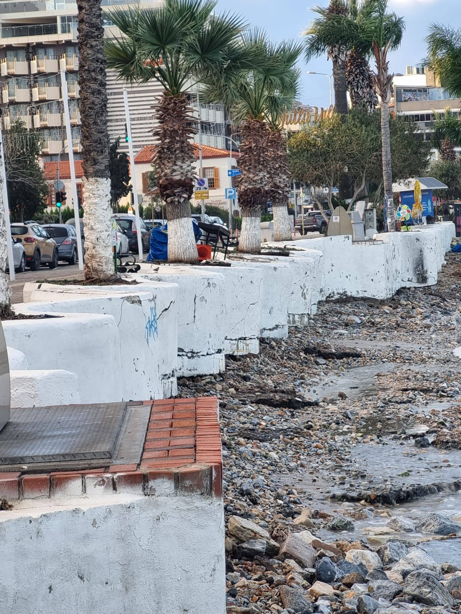 Kuşadası’nda Büyükşehir Belediyesi Sorumluluğundaki Alanlar Harabeye Döndü (2)
