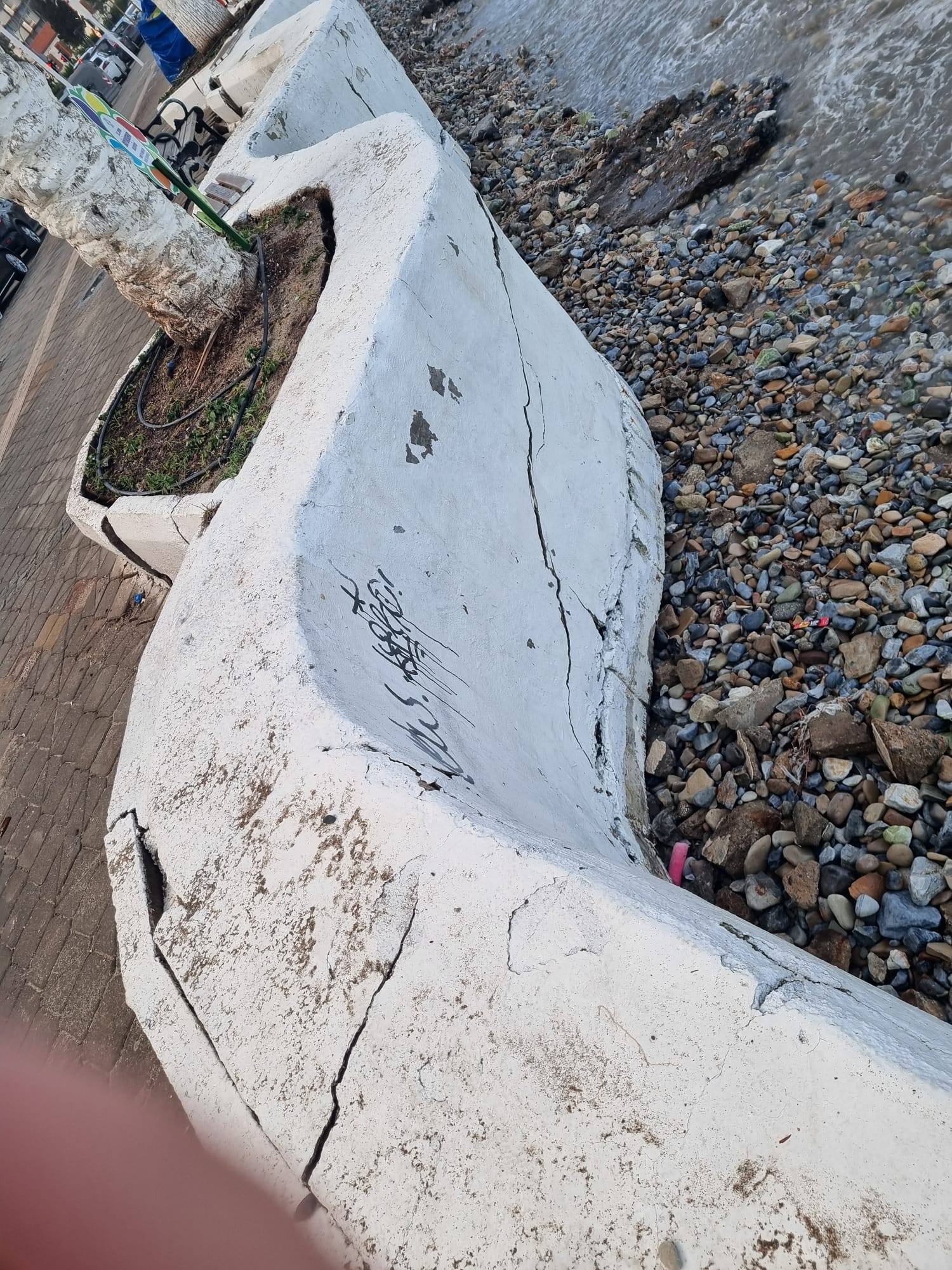 Kuşadası’nda Büyükşehir Belediyesi Sorumluluğundaki Alanlar Harabeye Döndü (3)