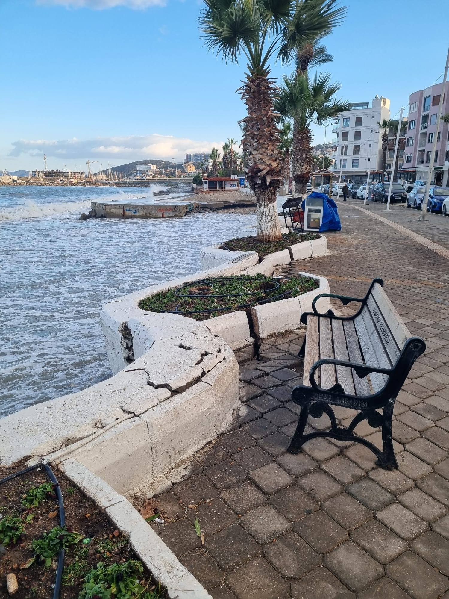 Kuşadası’nda Büyükşehir Belediyesi Sorumluluğundaki Alanlar Harabeye Döndü (8)