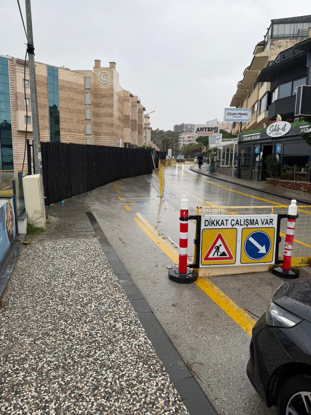 Kuşadası’nda Facia.. Avcılar İnşaat’ın Proje Alanında Yol Çöktü (2)-2