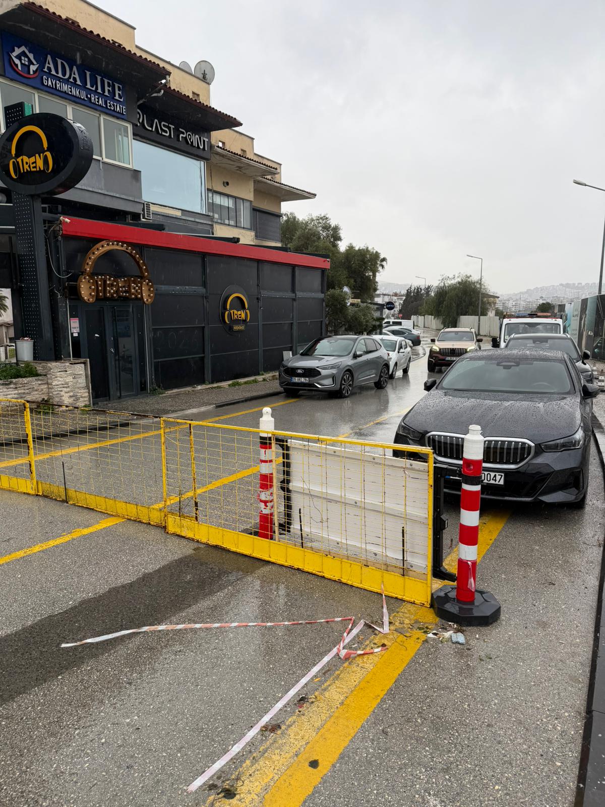 Kuşadası’nda Facia.. Avcılar İnşaat’ın Proje Alanında Yol Çöktü (3)-2