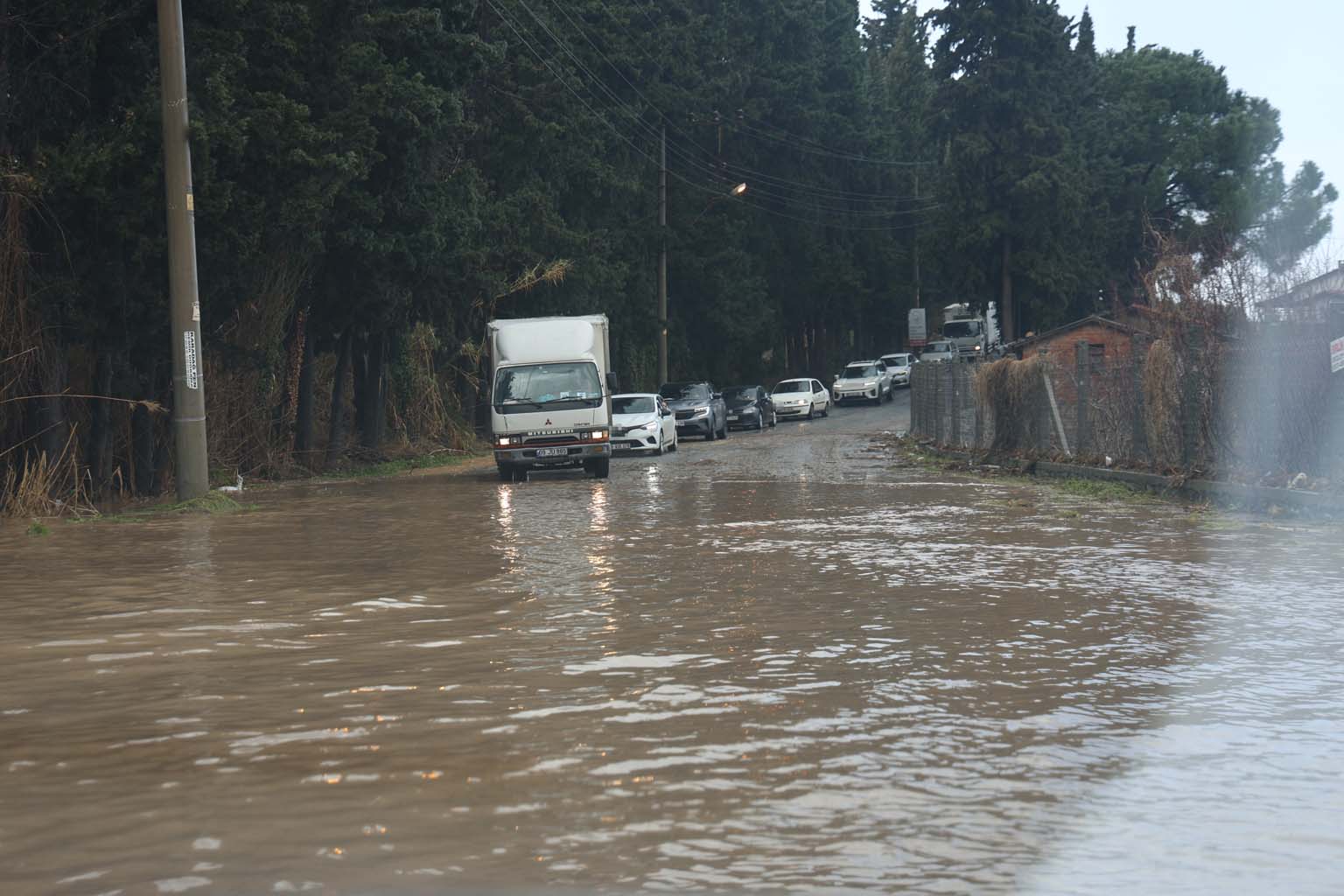 Kuşadası’nı Sel Vurdu, Milyonlarca Lira Zarar Var (1)