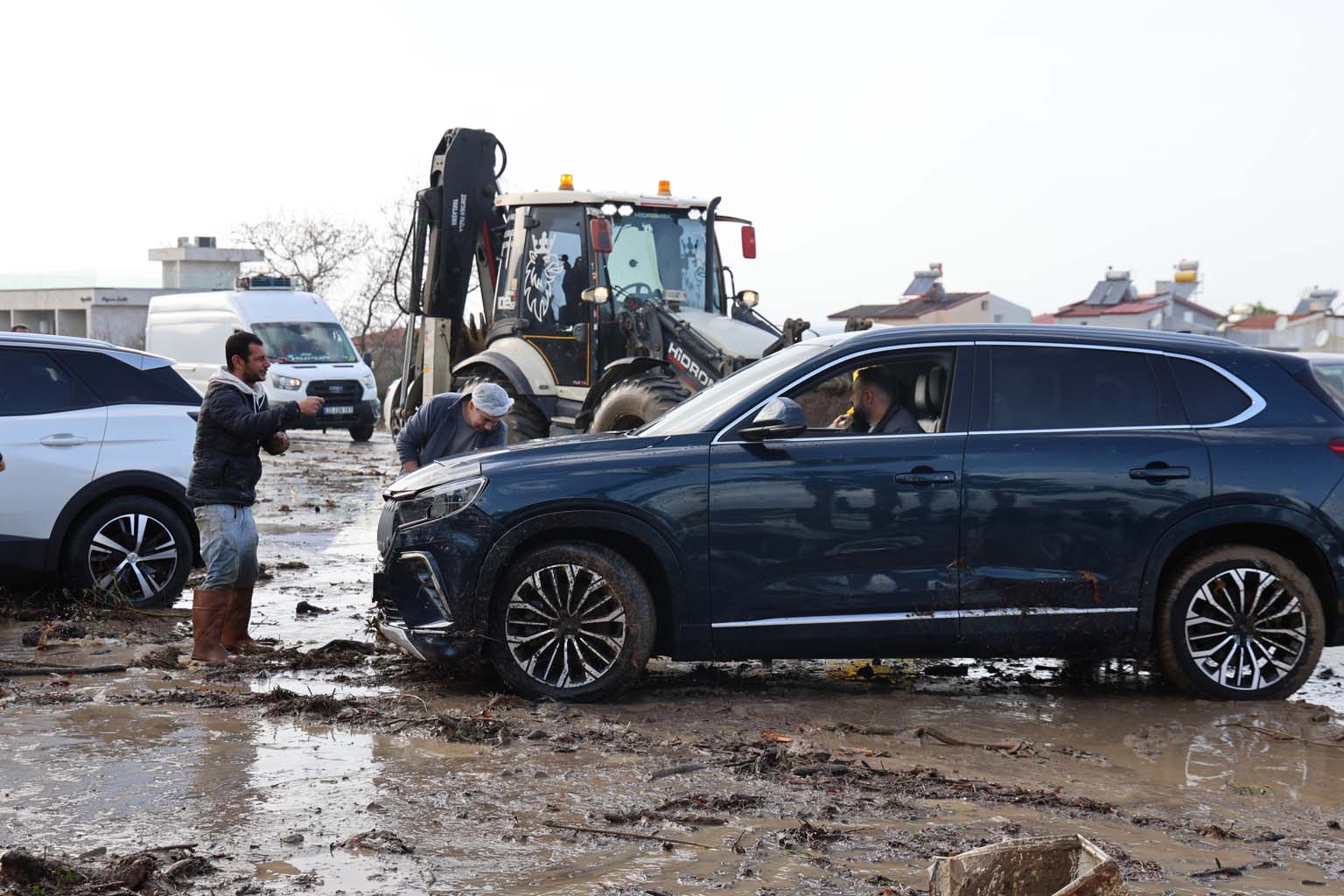 Kuşadası’nı Sel Vurdu, Milyonlarca Lira Zarar Var (2)