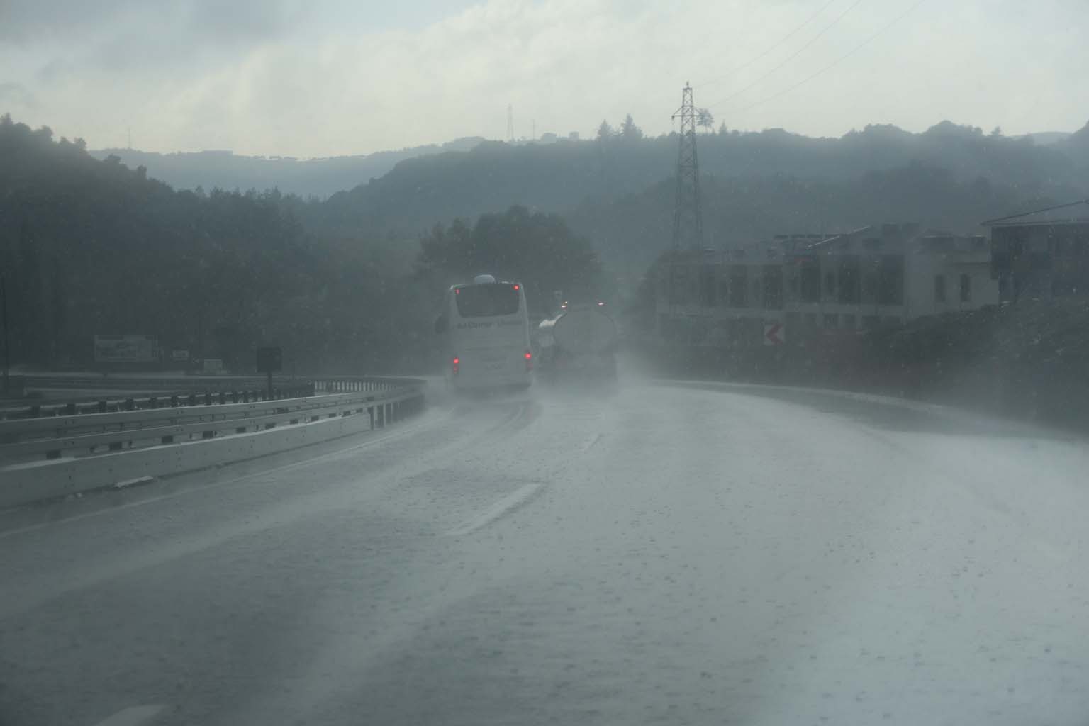 Kuşadası’nı Sel Vurdu, Milyonlarca Lira Zarar Var (3)