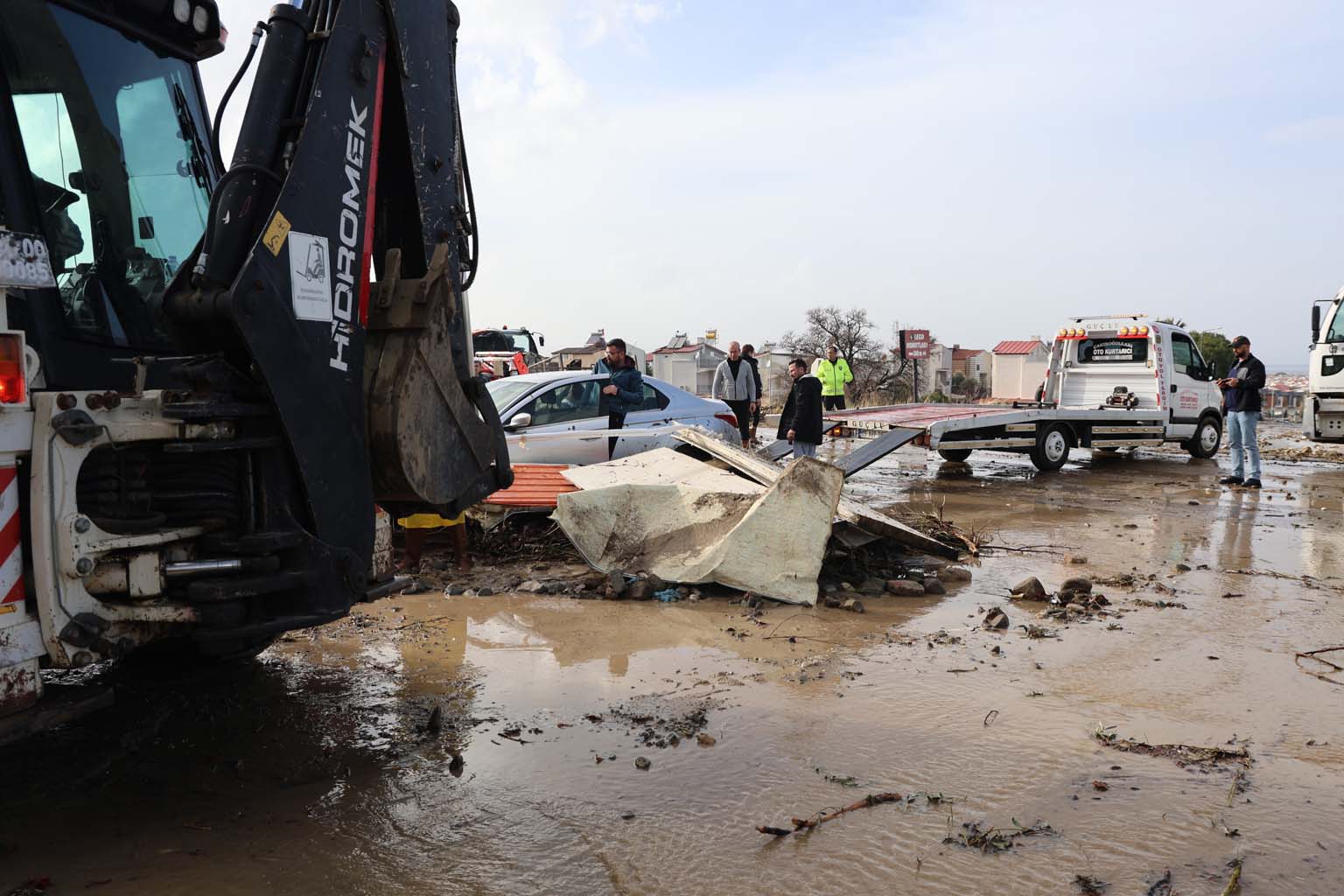 Kuşadası’nı Sel Vurdu, Milyonlarca Lira Zarar Var (6)