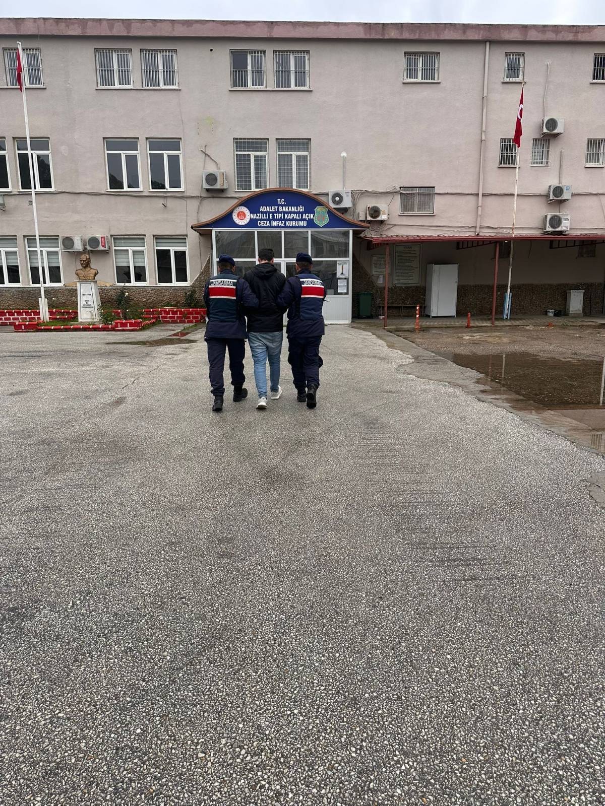 Nazilli’de 14 Yıl 6 Ay Hapis Cezası Bulunan Hükümlü Yakalandı (1)