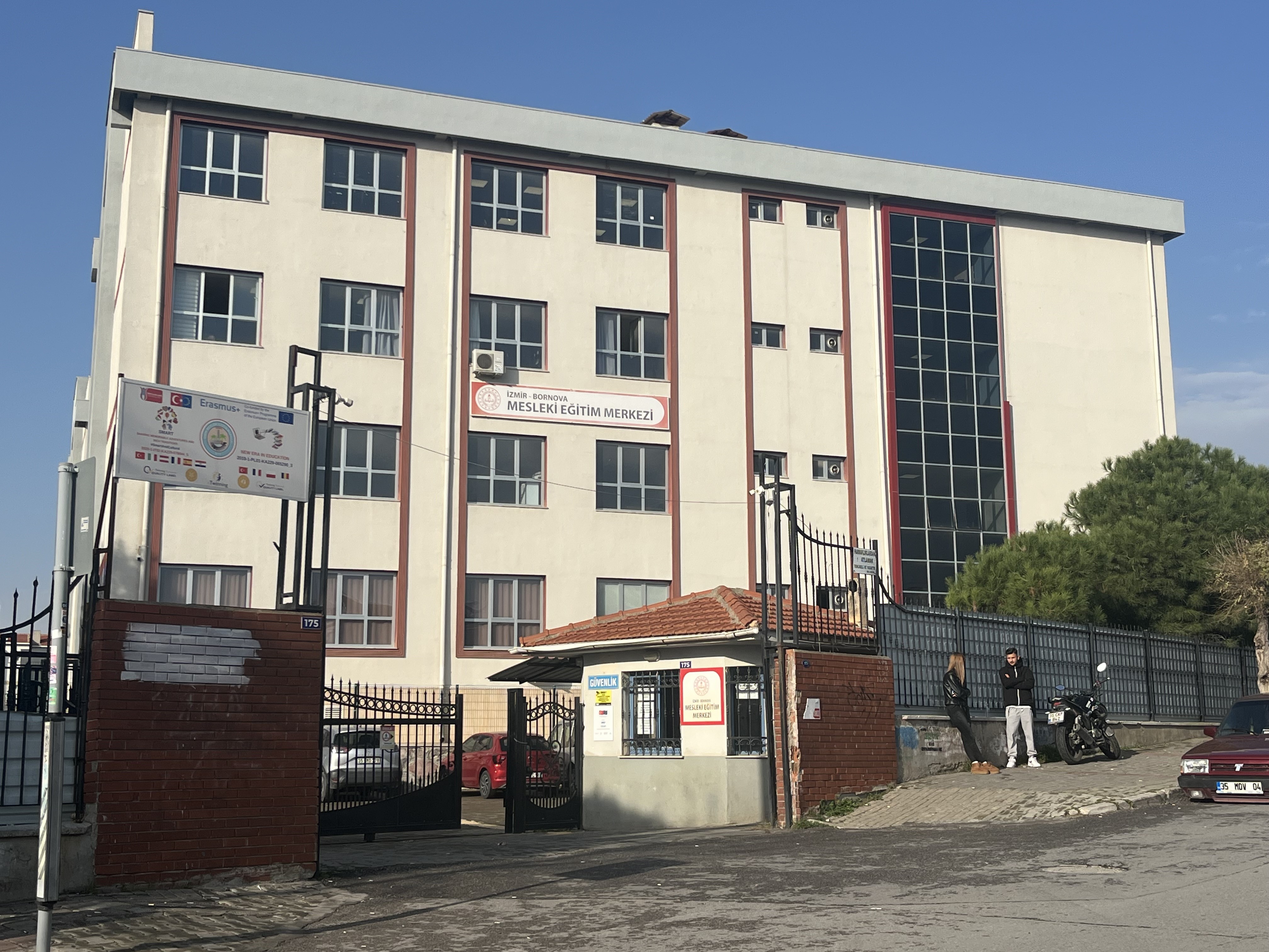 Öğretmen Ve Öğrencilerin Görüntüleri Sonrası Soruşturma Başladı (7)