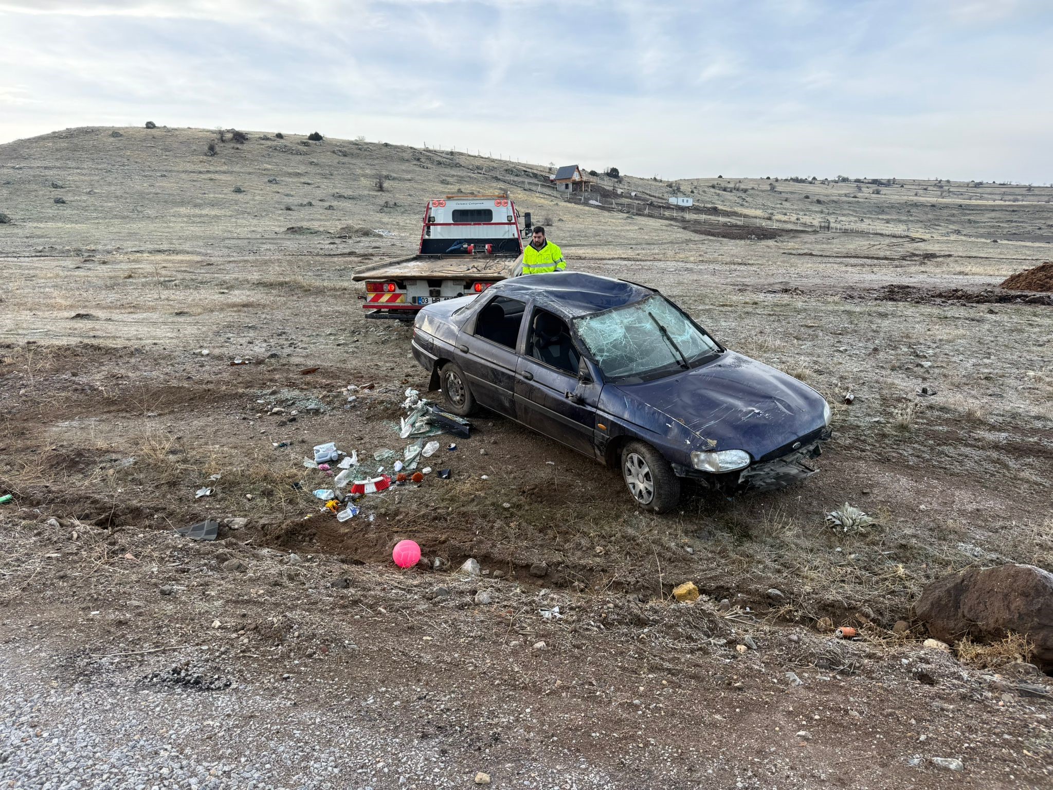 Otomobil Şarampole Devrildi (3)