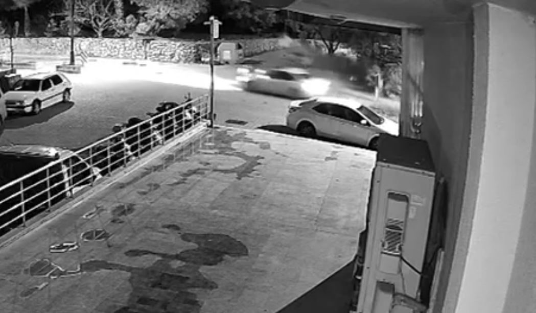 Otomobilin Çarptığı Motosikletli Ve Yolcusu Metrelerce Savruldu (4)