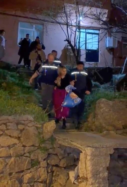 Polis O Kadını Evde Yakaladı (2)