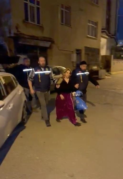 Polis O Kadını Evde Yakaladı (3)
