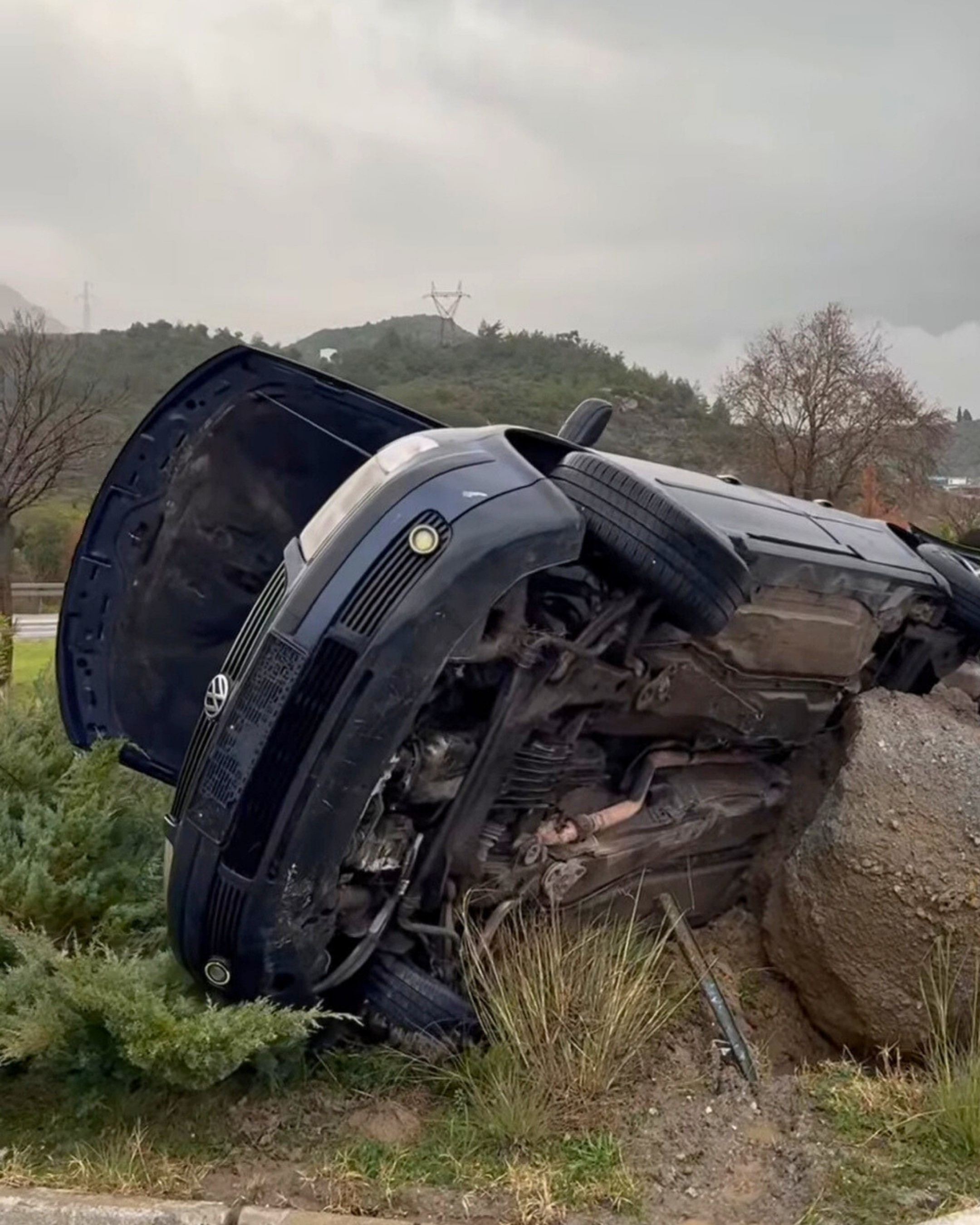Söke’de Otomobil Refüje Devrildi (4)