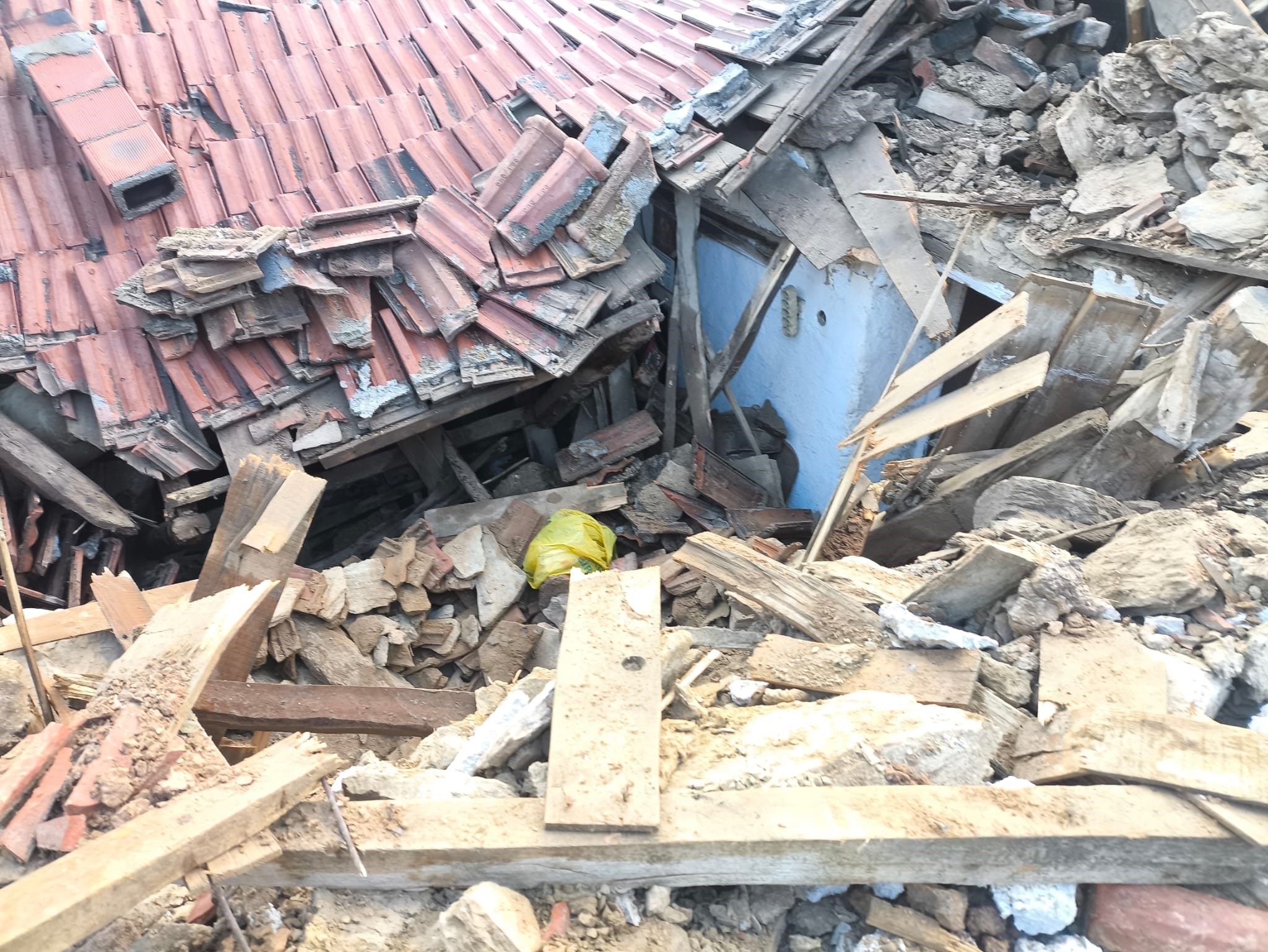 Son Dakika.. Kerpiç Ev Çöktü (10)