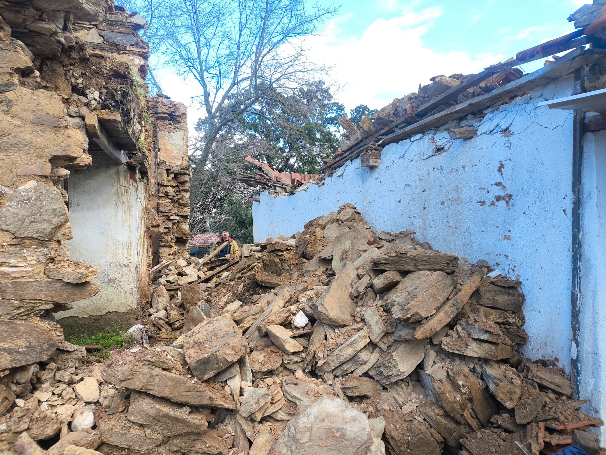 Son Dakika.. Kerpiç Ev Çöktü (3)