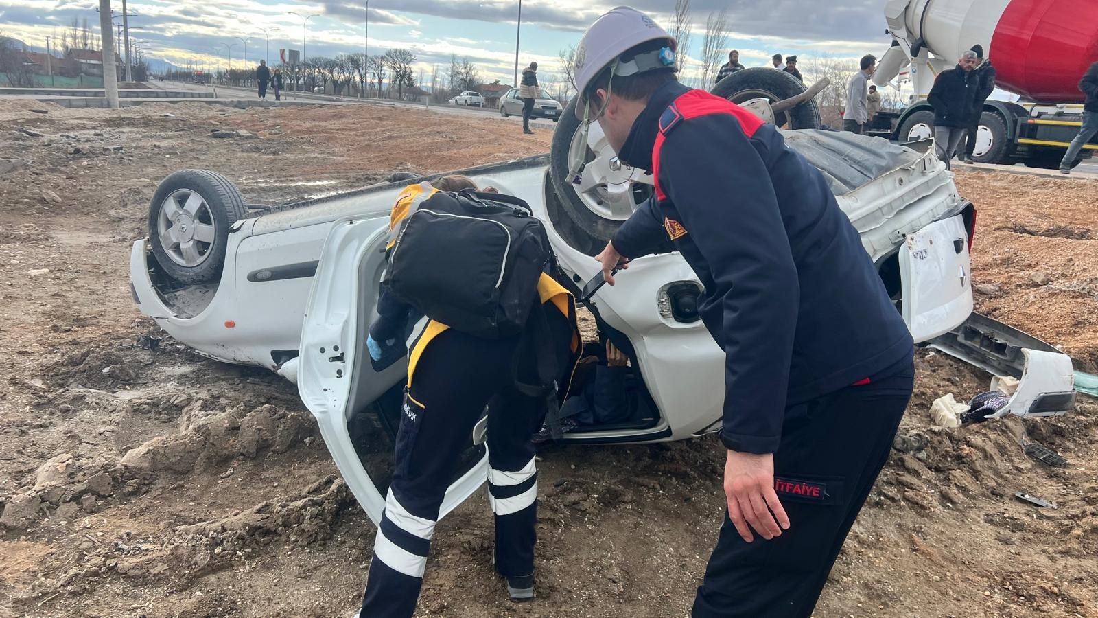 Takla Atan Otomobil Hurdaya Döndü (2)