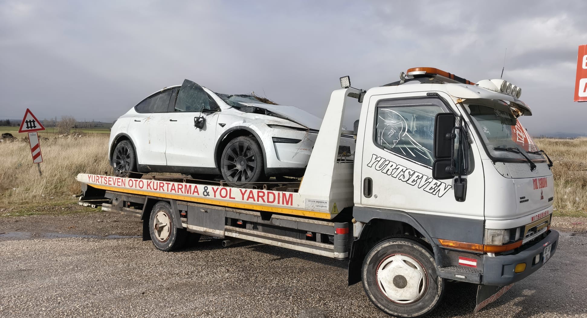 Tesla Şarampole Yuvarlandı (3)