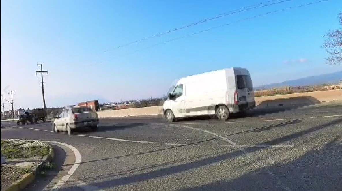 Traktörle Otomobil Çarpıştı (3)-1