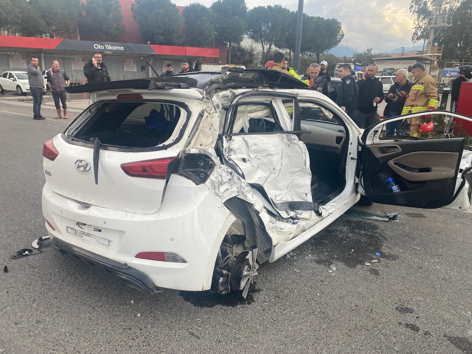 Yolcu Otobüsü Ile Otomobil Çarpıştı (4)