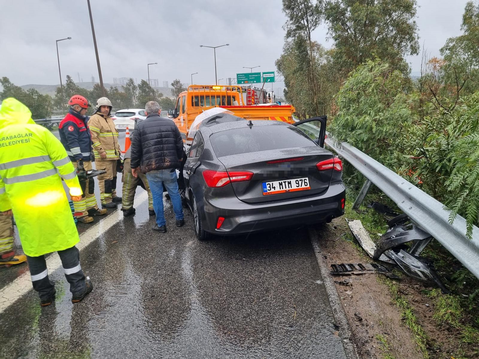 Zincirleme Trafik Kazasında Çin Uyruklu 2 Kişi Yaralandı (4)