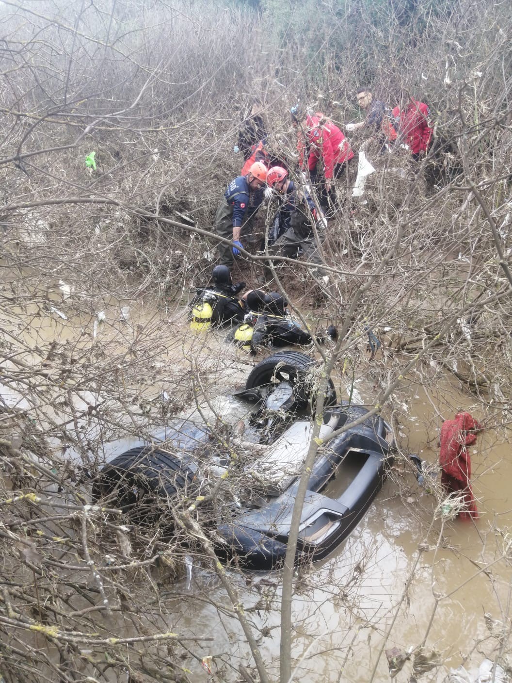 21 Ve 16 Yaşlarındaki 2 Kız Kardeş Hayatını Kaybetti (1)
