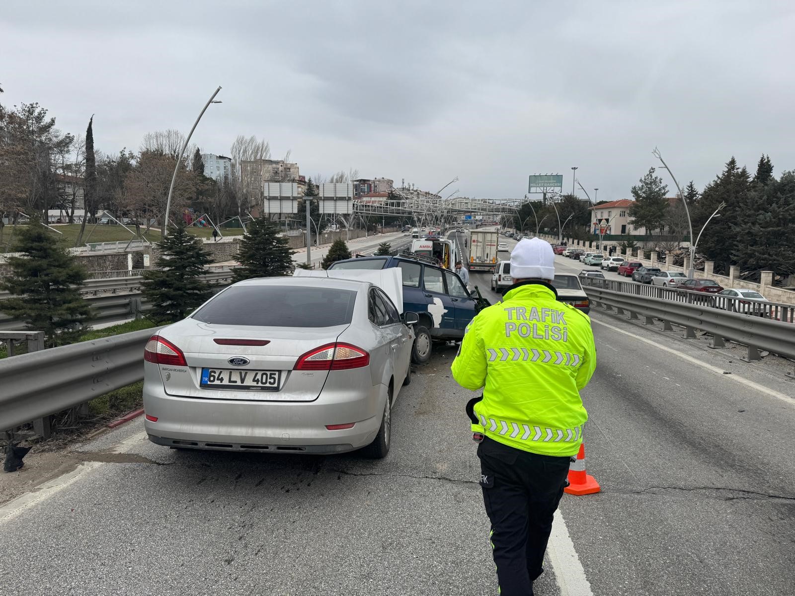 3 Otomobil Çarpıştı, 4 Yaralı (5)