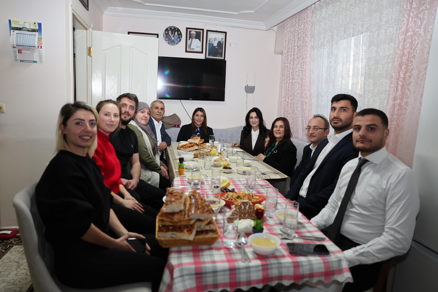 641624881 18564343072053189 6040448167850433848 N