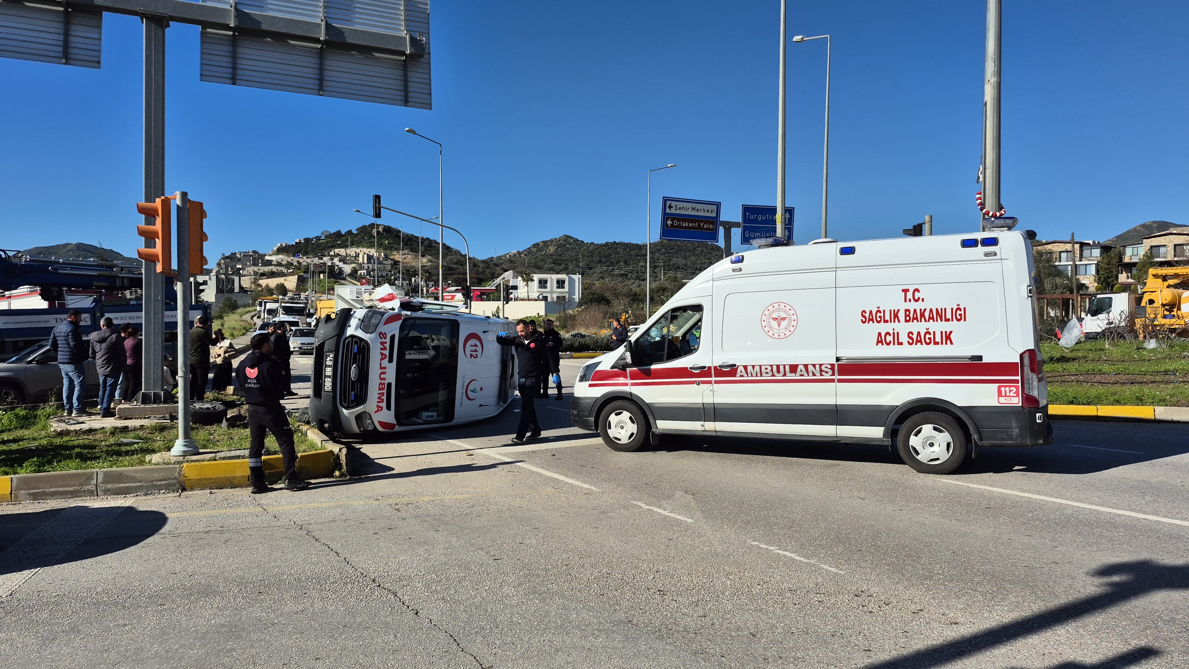 Ambulans Devrildi, Çok Sayıda Yaralı Var (4)