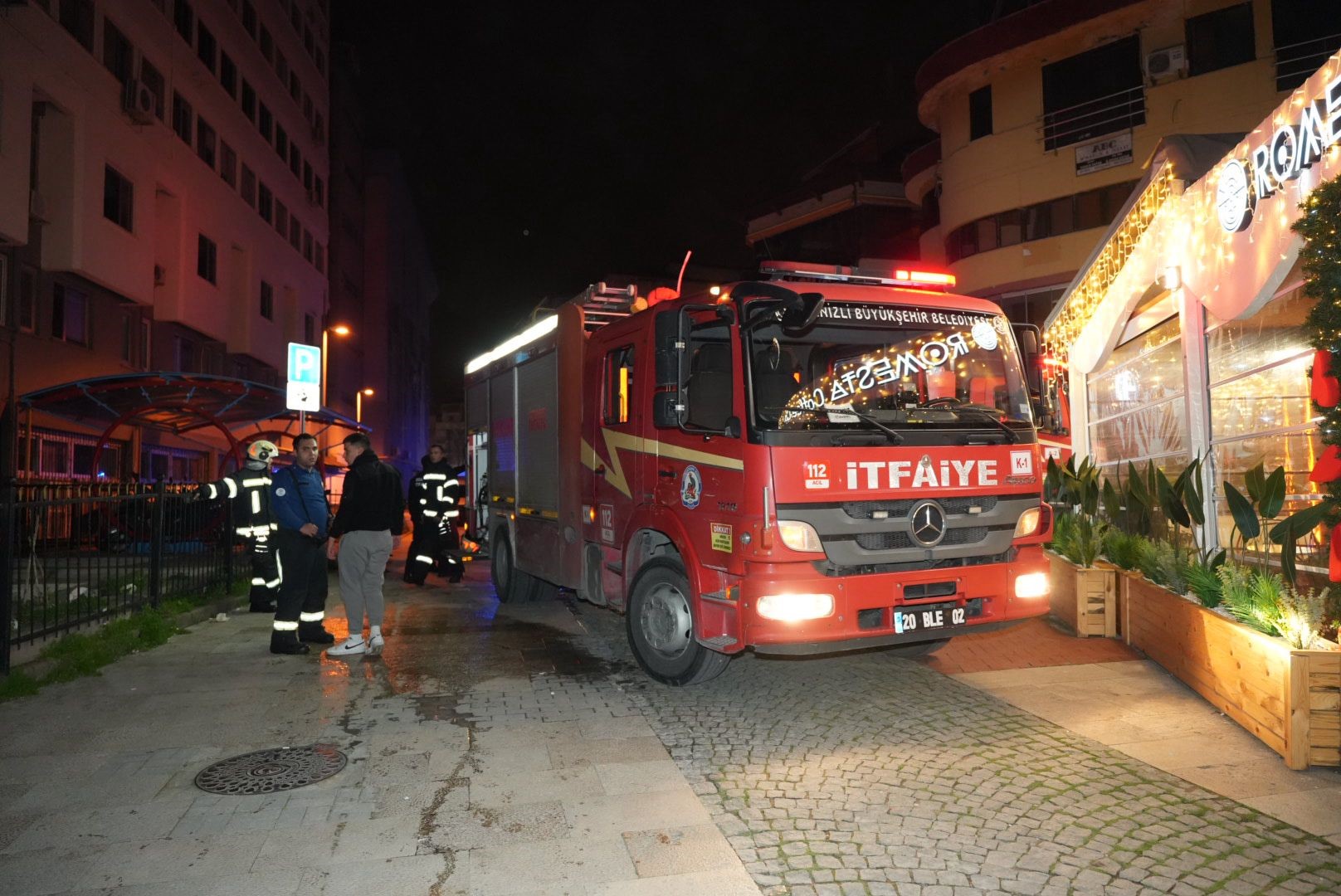 Apartman Sakinleri Sokağa Döküldü (5)