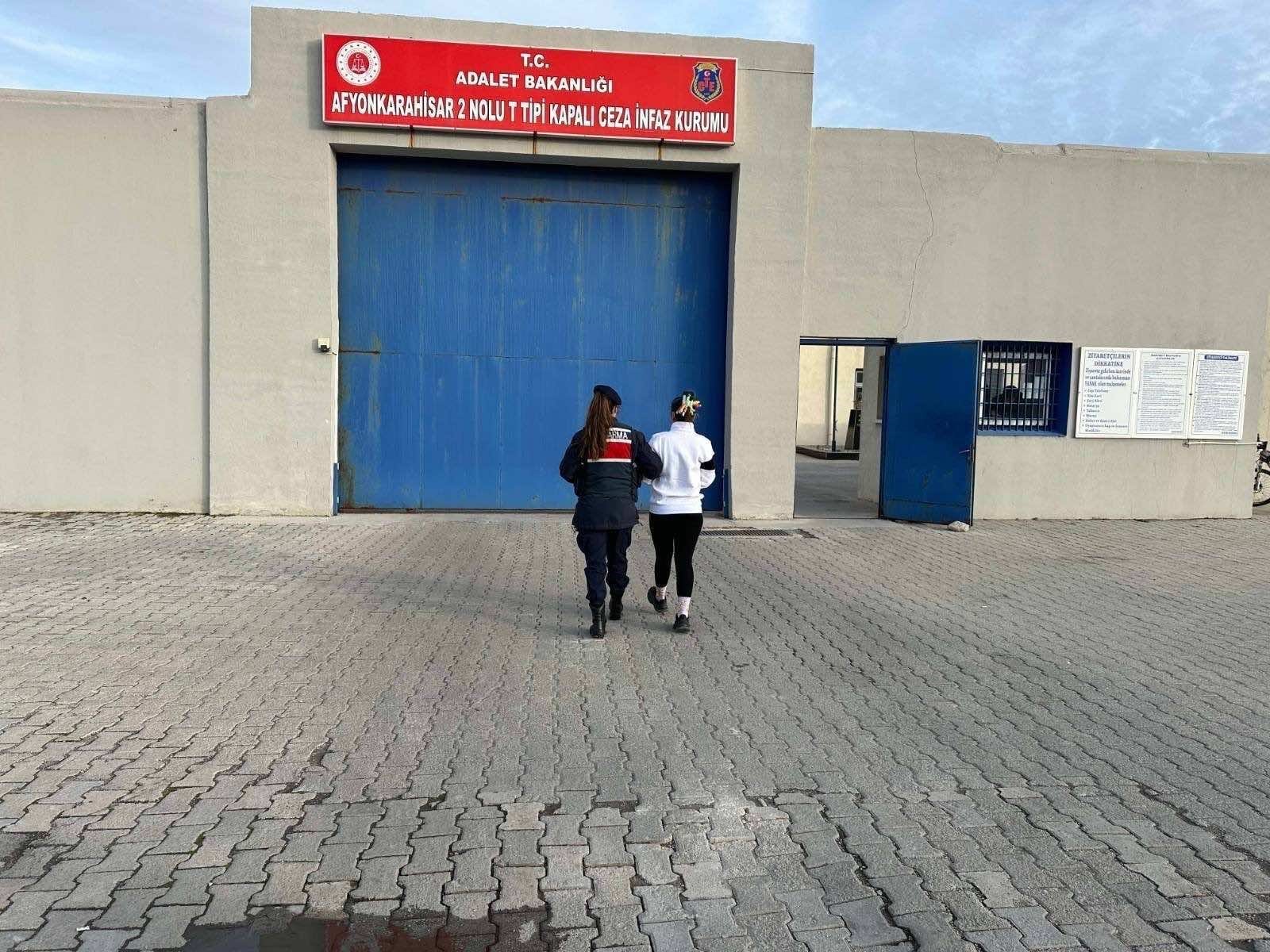 Aralarında Kadınlar Da Var.. Yakalandılar (2)