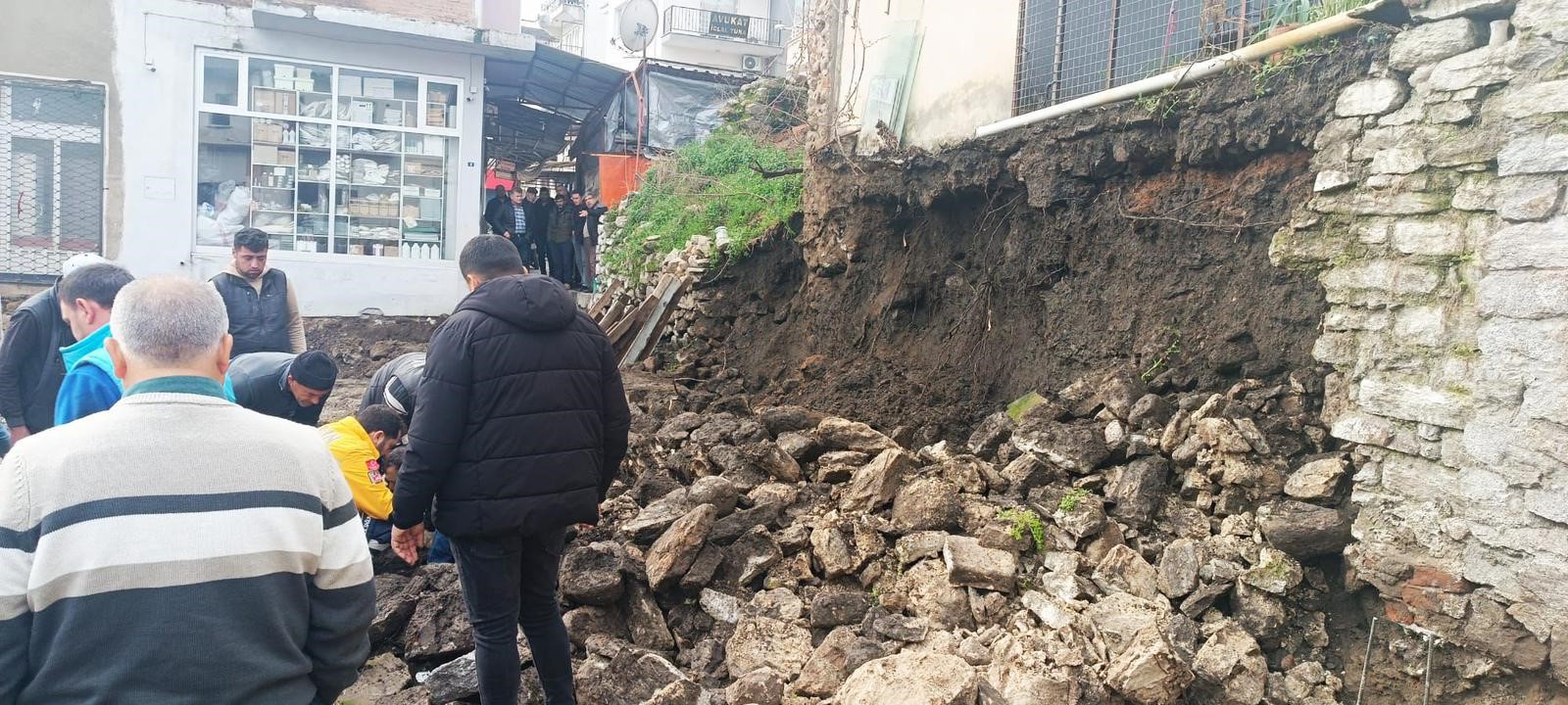 Aydın Bozdoğan’da Duvar Çöktü, Yaralananlar Var (3)